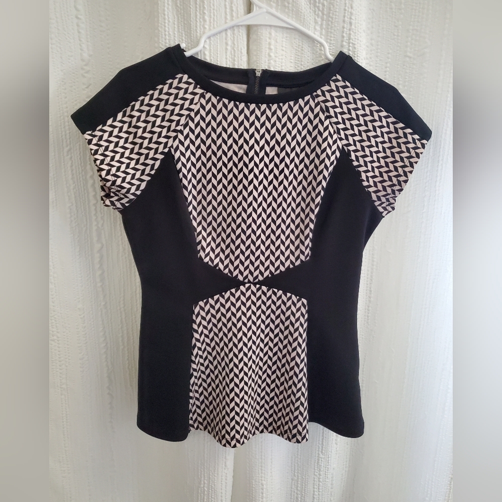 Worthington Black and White Geometric Blouse